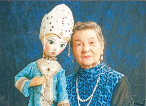 Прокофьева В.А. с куклой Алёнушкой (2)
