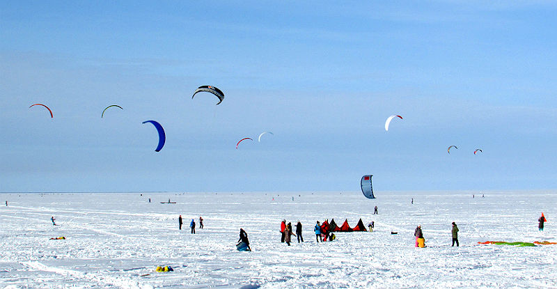 В Рыбинском районе открылись соревнования по сноукайтингу