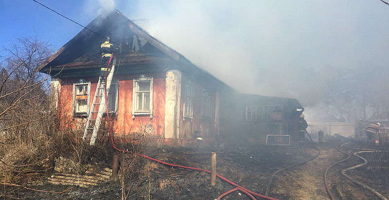 В Рыбинске горел частный дом на ул. Депутатской