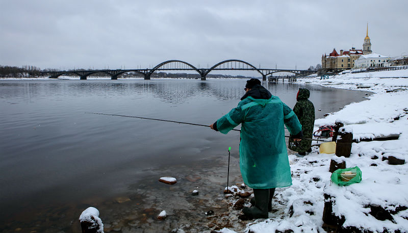 Запрет выхода на лед на рыбинском водохранилище. Река Шексна лед. Рыбинск в апреле. Зимняя рыбалка на реке Шексна Рыбинск. Рыбалка на Горьковском водохранилище зимой 2020.