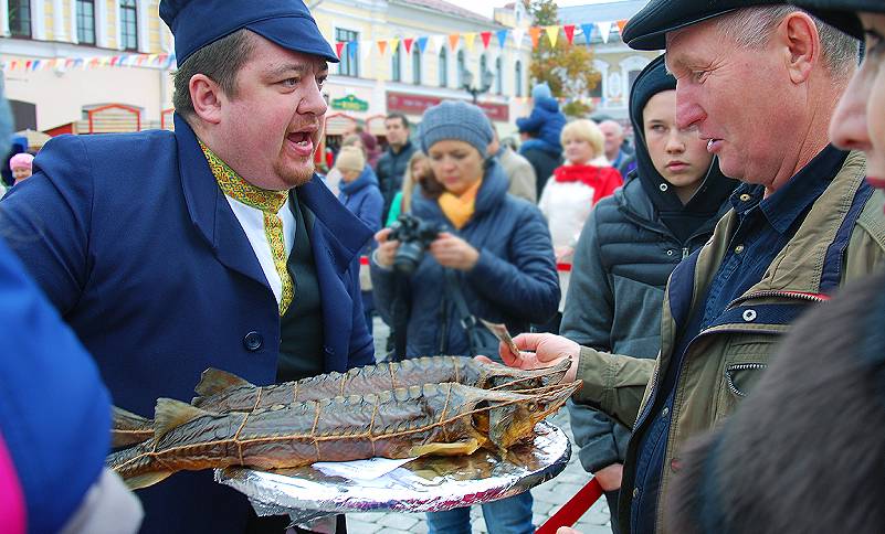 «Попробуй Рыбинск на вкус»: пирог-гигант и 200 литров ухи