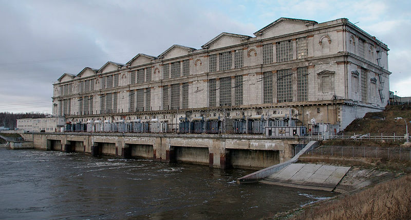 Рыбинская ГЭС снижает сбросы