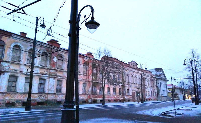 Фасад первой школы в Рыбинске начнут ремонтировать?