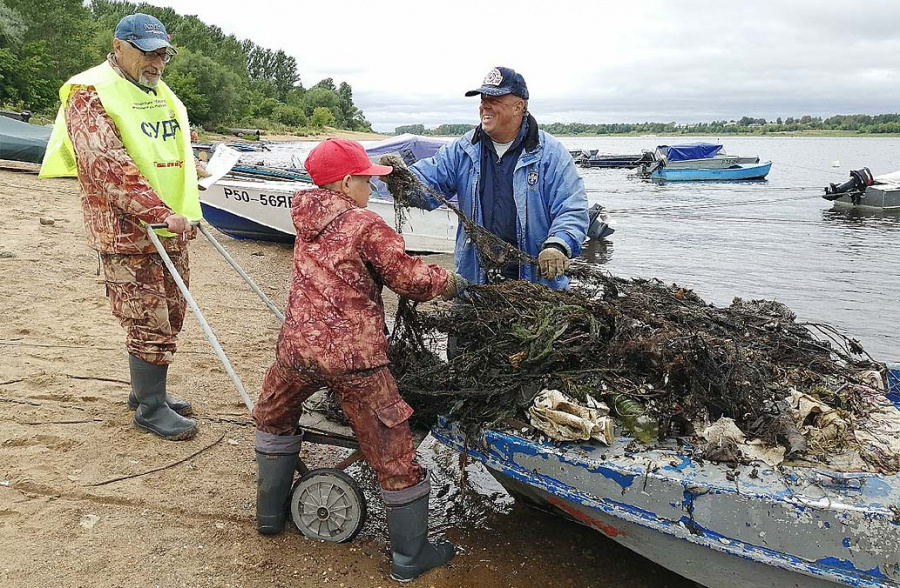 Рыбаки очистили Волгу от браконьерских сетей