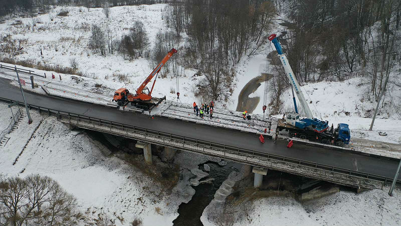 На трассе Рыбинск-Ярославль ремонтируют мост