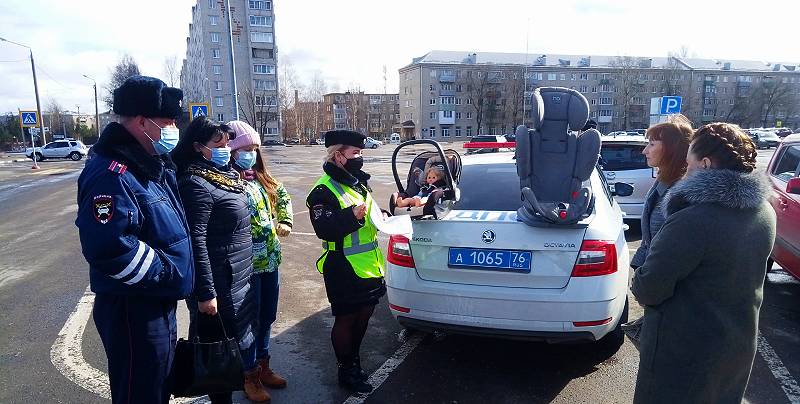 Инспекторы ГАИ дежурят у школ Рыбинска