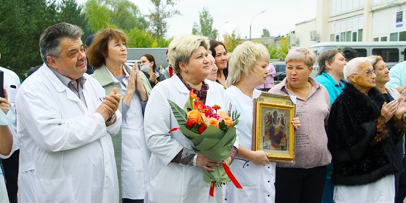 Мемориальную доску открыли на здании Пироговки в Рыбинске
