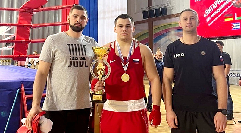 Даниил Леонов завоевал золото на турнире «Янтарные перчатки»