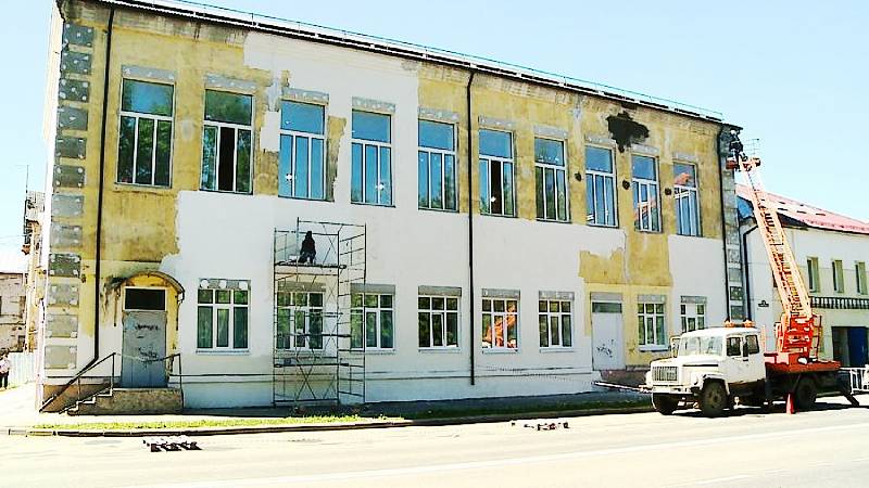 Почти за миллион отремонтируют фасад спортшколы №1