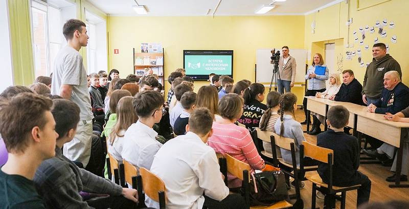 Хоккеист Коваленко пообщался со школьниками Рыбинска