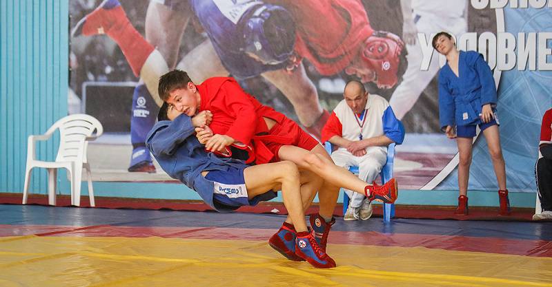 В Рыбинске открылся турнир по самбо