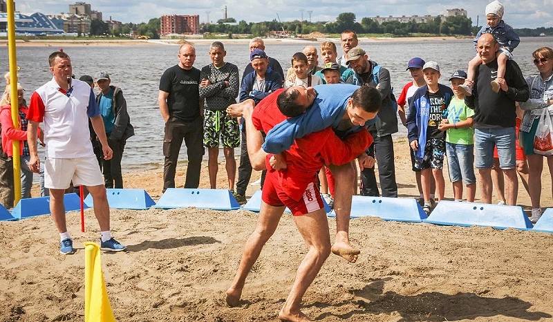 В Рыбинске состоялся всероссийский турнир по пляжному самбо