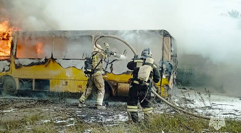В Рыбинске сгорели два списанных автобуса