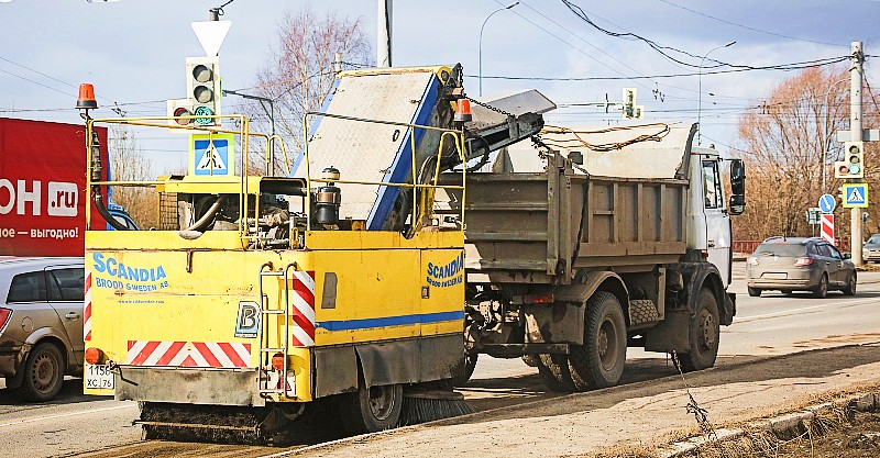 15 машин убирают песок с дорог Рыбинска