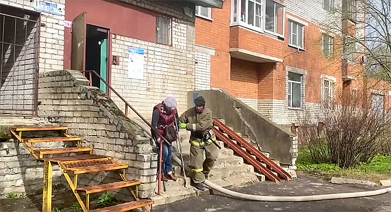 В Рыбинске из пожара спасли двух человек