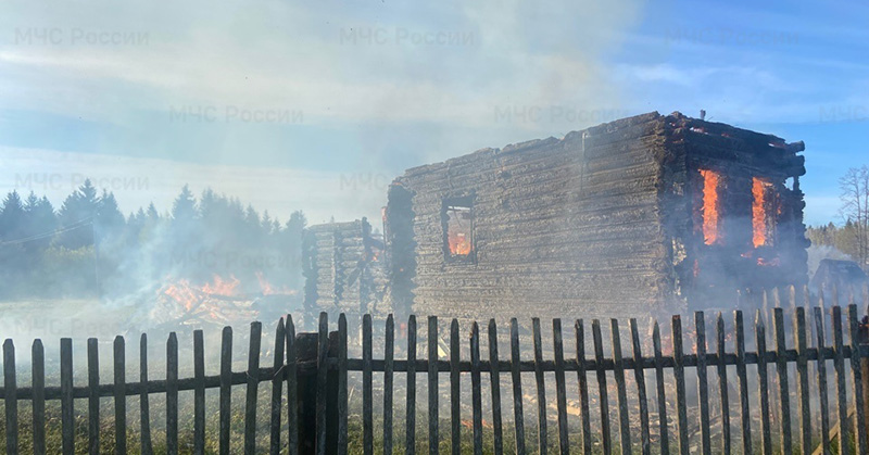 В поселке Лом сгорел жилой дом