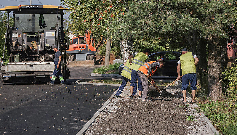 В Рыбинске продолжается ремонт дороги в Переборах