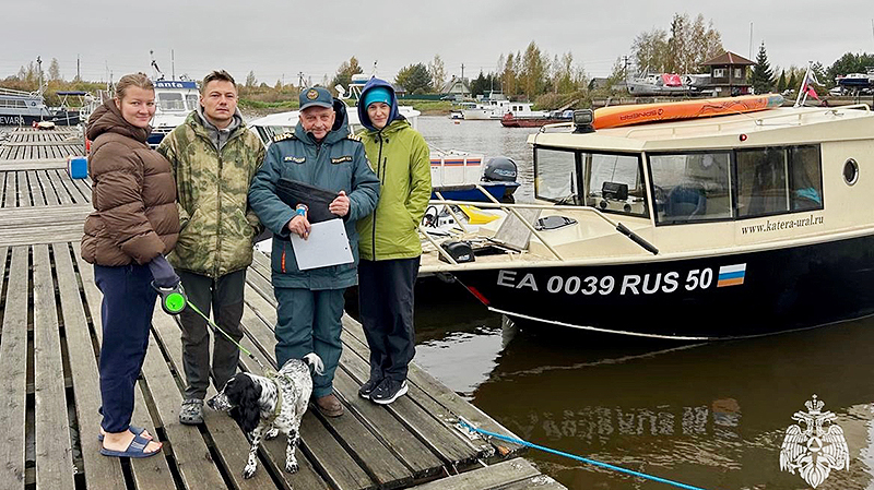 В Рыбинском море спасали троих в лодке и собаку