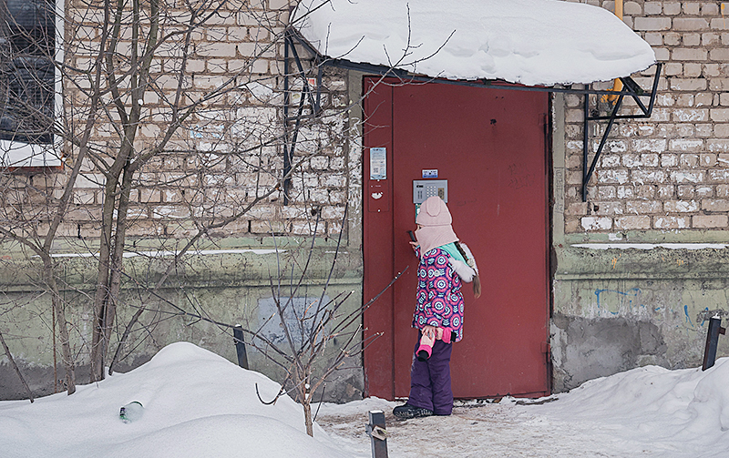 козырек снег двор ук зима