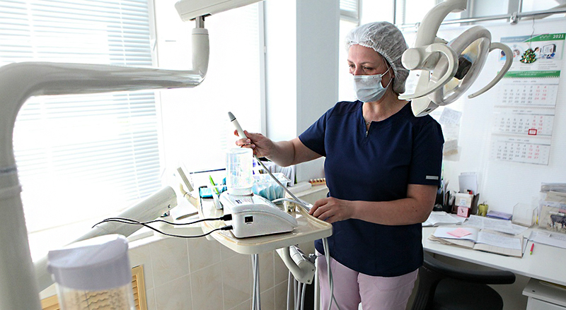 стоматолог