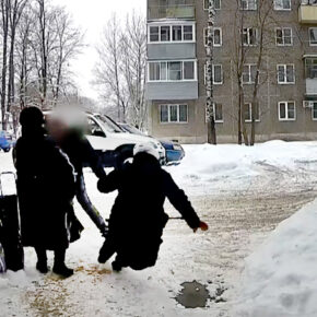 толкнул старушек 50 лет влксм скрин УМВД