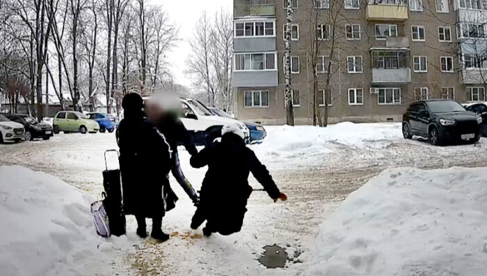 толкнул старушек 50 лет влксм скрин УМВД