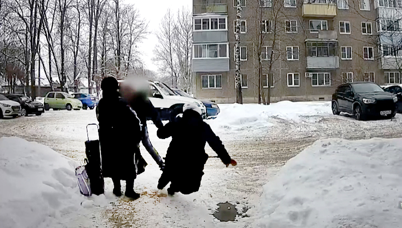 толкнул старушек 50 лет влксм скрин УМВД