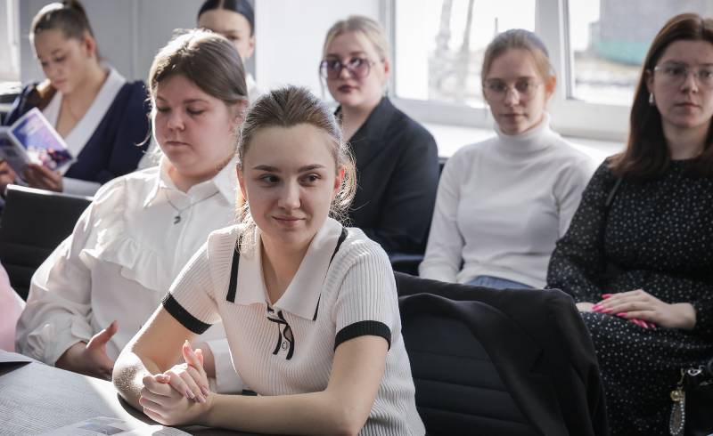 студенты педколледжа