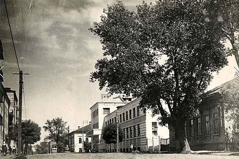 Дом № 47, деревянный особняк на месте 14-этажки