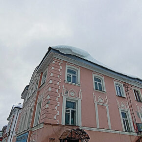 снег на кровле