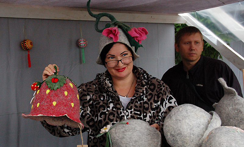 ярмарка сувенир шапки