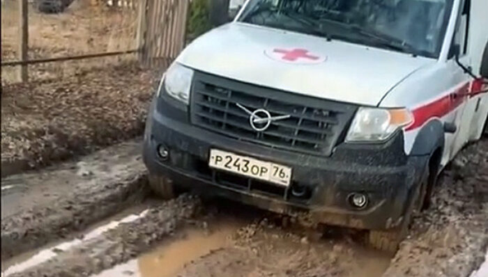 скорая в грязи