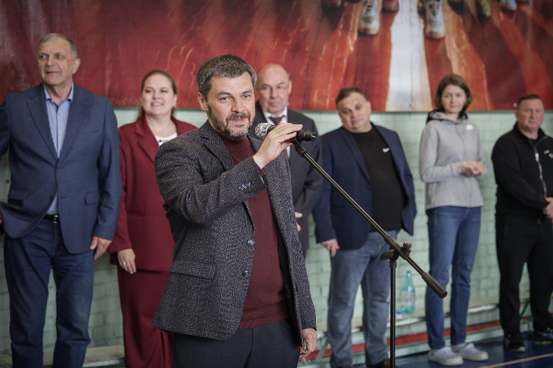 дмитрий рудаков открывает соревнования по волейболу