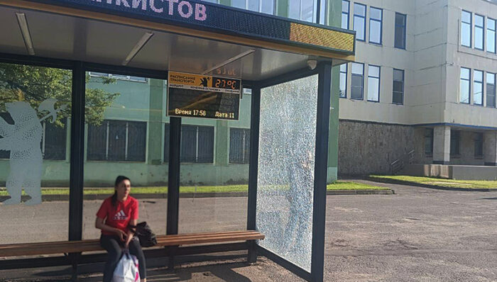 танкистов остановка стекло