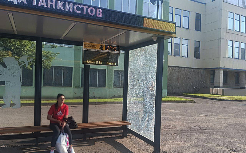 танкистов остановка стекло