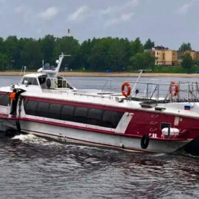 восход судно