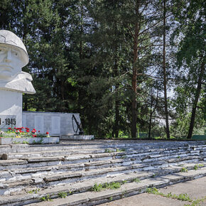 слип памятник