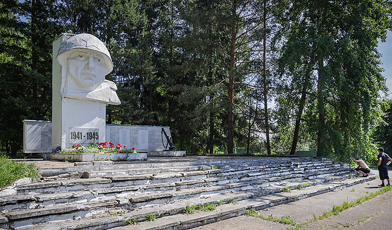 слип памятник