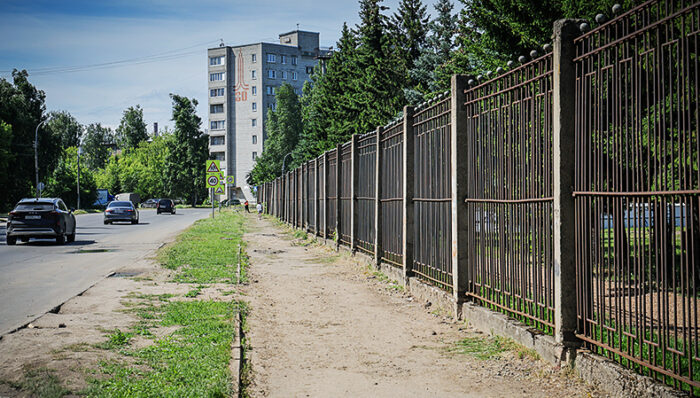тротуар вдоль виконды.