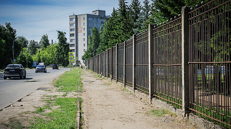 тротуар вдоль виконды.